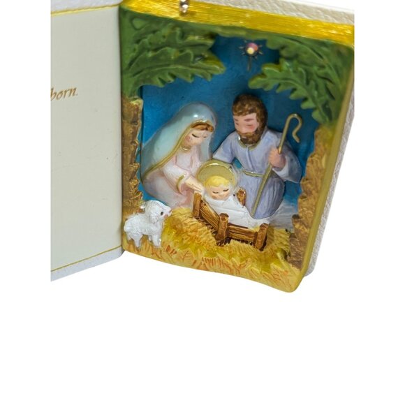 Mini Holy Bible Nativity Scene Ornament With Isaiah 9:6 Verse Vintage Hallmark - Picture 2 of 7